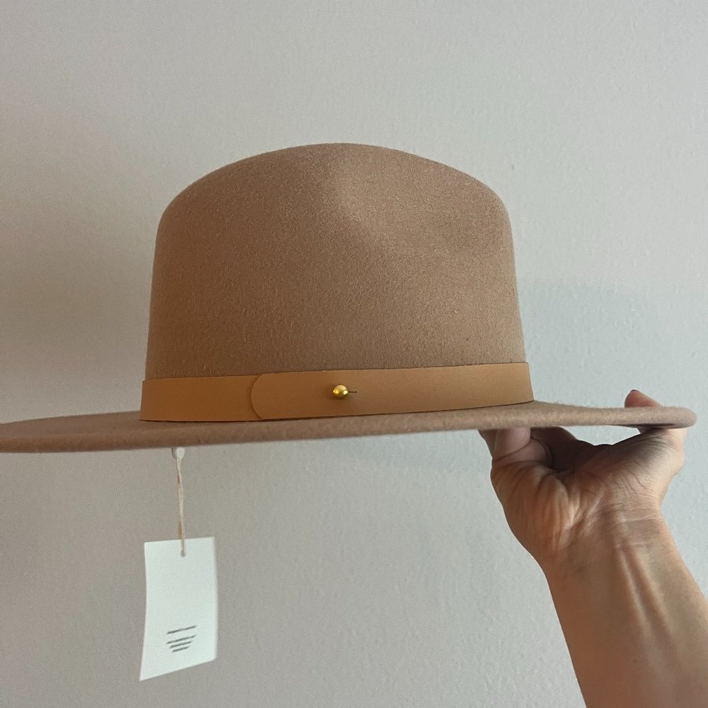Lack of Color "The Frey" (M-L 59cm) flat-rimmed hat in Taupe.